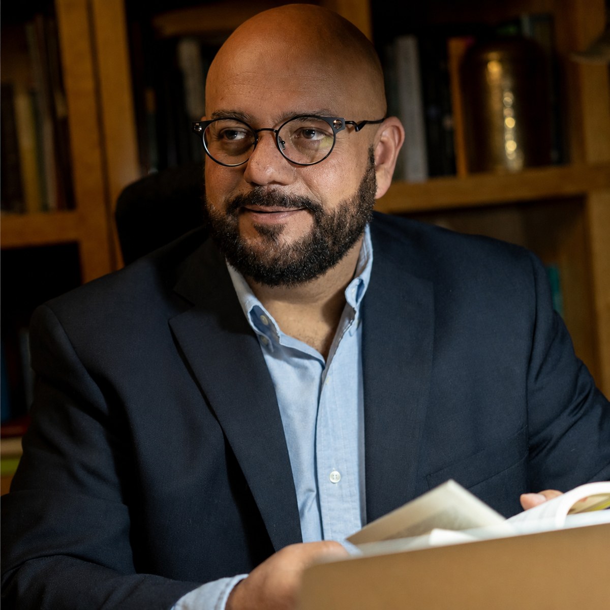 Álvaro Medina Chacón, psicólogo, en su consultorio en CDMX